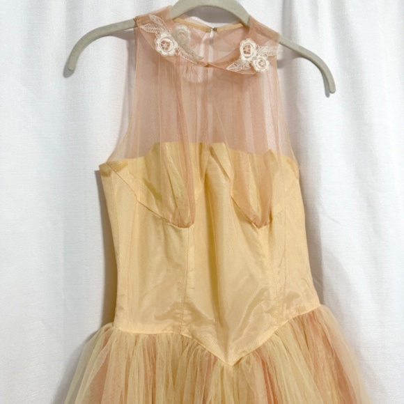 Vintage 1950s Sylvia Ann Bridal Fit & Flare Pale Yellow and Peach Tulle Dress - Picture 2 of 11
